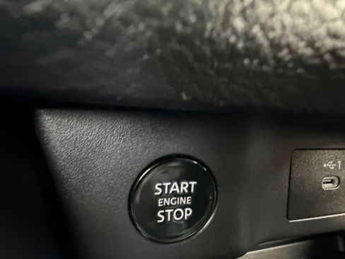 Used 2025 Nissan Rogue S image 30