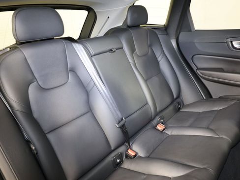 Used 2025 Volvo XC60 B5 Plus AWD/4WD image 33