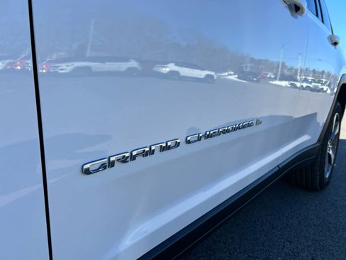 Used 2022 Jeep Grand Cherokee Limited 4xe image 14