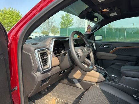 Certified 2025 GMC Canyon Denali image 12