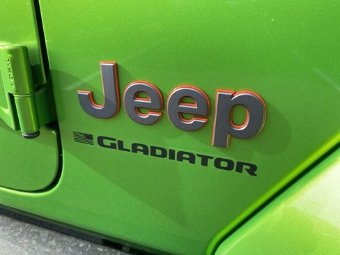 New 2025 Jeep Gladiator Mojave image 11