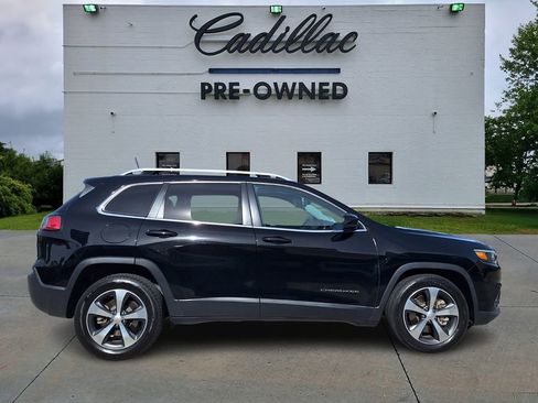 Used 2019 Jeep Cherokee Limited image 2