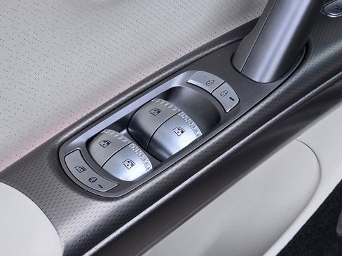 Used 2023 Genesis GV60 Advanced image 32