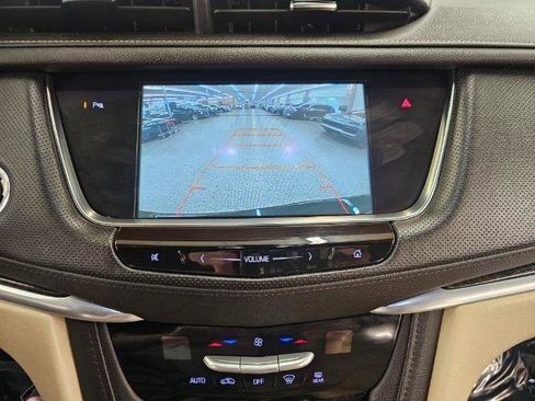 Used 2017 Cadillac XT5 FWD image 16