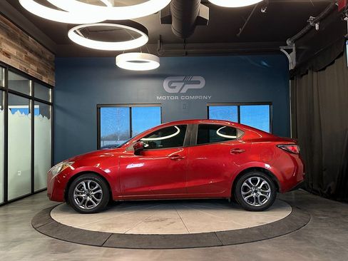 Used 2019 Toyota Yaris LE image 6