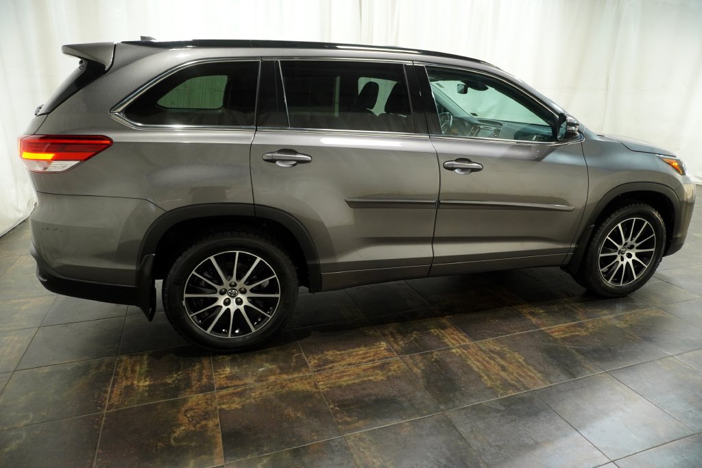 Used 2018 Toyota Highlander SE AWD/4WD image 4