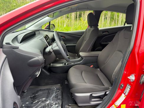 Used 2019 Toyota Prius LE AWD/4WD image 11
