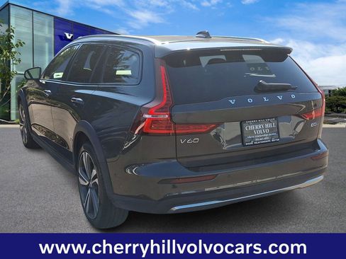 Certified 2025 Volvo V60 B5 Cross Country Plus image 5