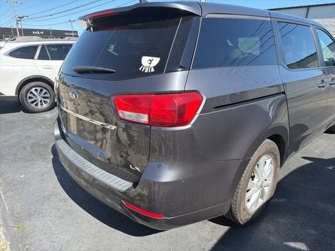 Used 2017 Kia Sedona LX FWD image 4