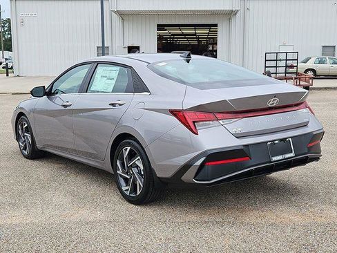 New 2025 Hyundai Elantra Limited image 7