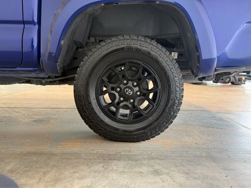 Used 2022 Toyota Tacoma SR5 AWD/4WD image 10