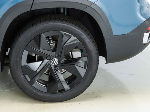 New 2026 Volkswagen Taos SE FWD image 6