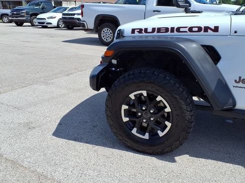 Used 2025 Jeep Wrangler Unlimited Rubicon AWD/4WD image 24