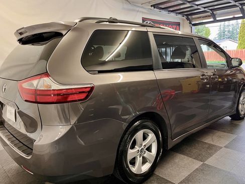 Used 2018 Toyota Sienna LE image 4
