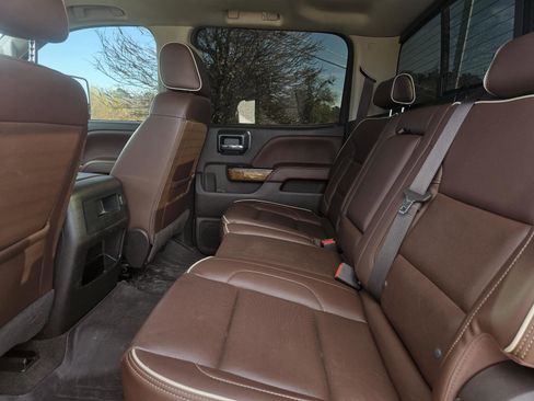 Used 2018 Chevrolet Silverado 2500 High Country w/ Duramax Plus Package image 28