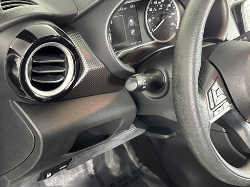 Used 2020 Nissan Kicks SV image 11