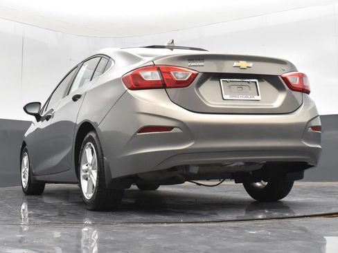 Used 2018 Chevrolet Cruze LT w/ Convenience Package FWD image 27