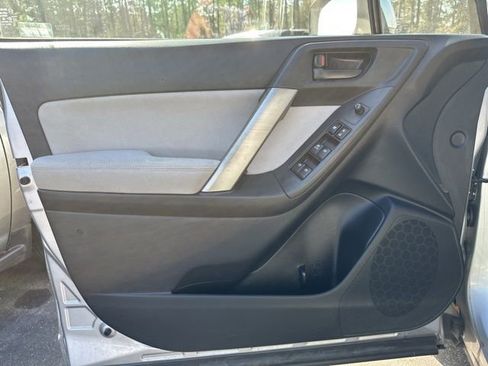 Used 2014 Subaru Forester 2.5i Premium w/ All-Weather Package image 10