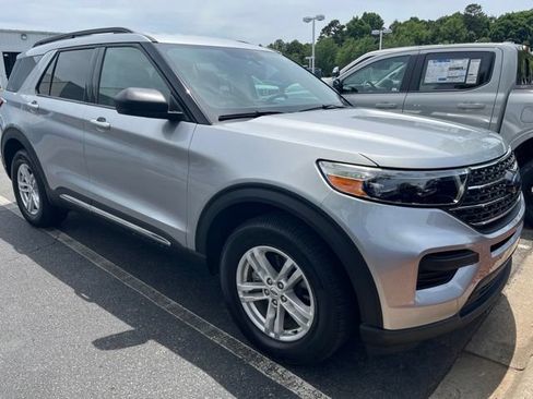 Used 2021 Ford Explorer XLT w/ Class III Trailer Tow Package AWD/4WD image 2