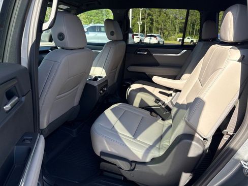 New 2026 GMC Acadia Elevation w/ Elevation Premium Package FWD image 17