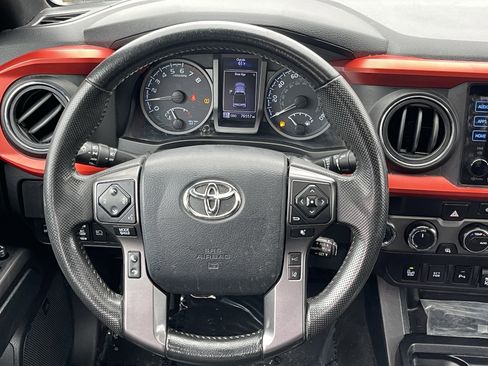 Used 2019 Toyota Tacoma TRD Sport AWD/4WD image 19