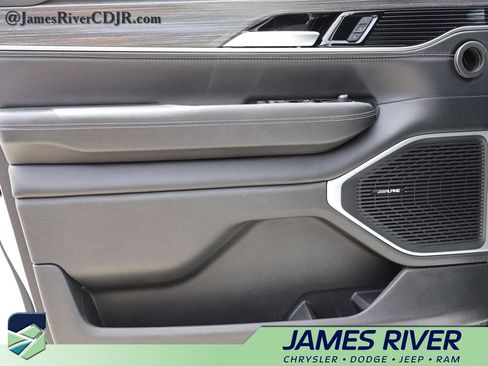 Used 2024 Jeep Wagoneer Series II w/ Flexible Seating Group AWD/4WD image 22