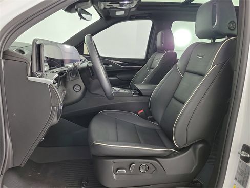 Certified 2024 Cadillac Escalade Sport w/ LPO, ONYX Package image 17