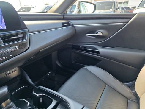 Used 2024 Lexus ES 300h w/ Premium Package image 31