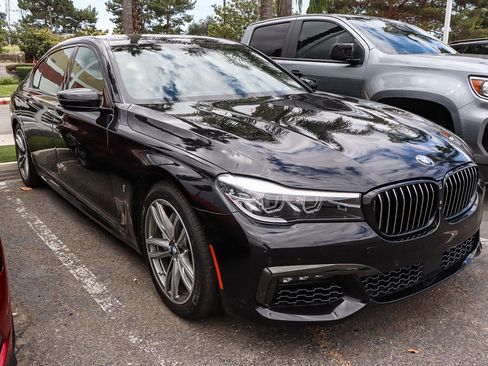 Used 2017 BMW 740e xDrive AWD/4WD image 8
