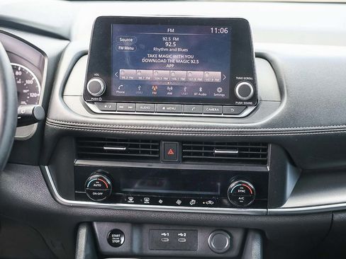 Used 2024 Nissan Rogue SV AWD/4WD image 3