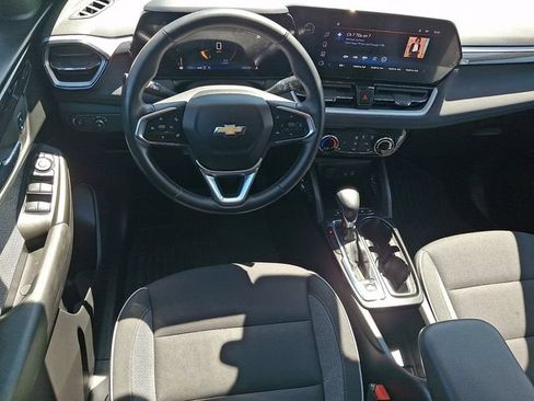 Used 2025 Chevrolet TrailBlazer LT w/ LT Cold Weather Package AWD/4WD image 11