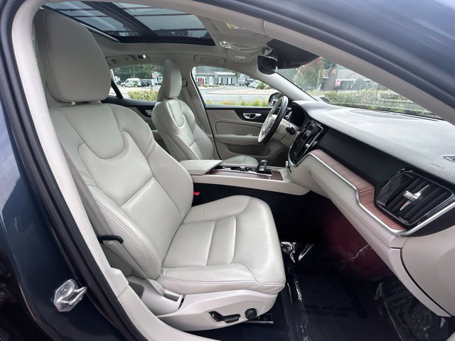 Used 2022 Volvo S60 B5 Momentum w/ Climate Package FWD image 15