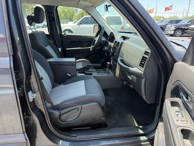 Used 2010 Jeep Liberty Sport w/ Trailer Tow Class III Group AWD/4WD image 12