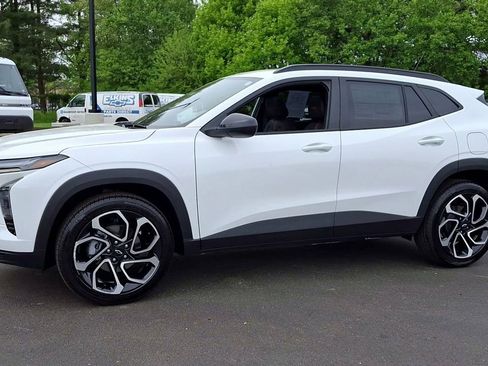 New 2026 Chevrolet Trax RS w/ Sunroof Package FWD image 7