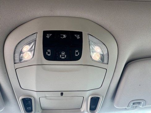 Used 2020 Chrysler Pacifica Limited w/ Tire & Wheel Group FWD image 25