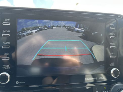 Used 2021 Toyota Highlander XLE AWD/4WD image 21