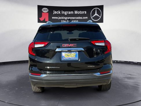 Used 2024 GMC Terrain SLT image 4