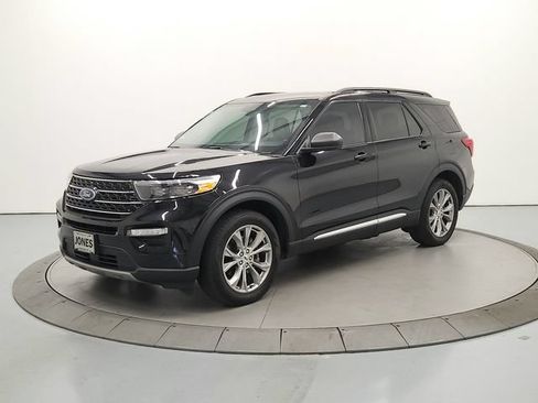 Used 2023 Ford Explorer XLT w/ Equipment Group 202A RWD image 4