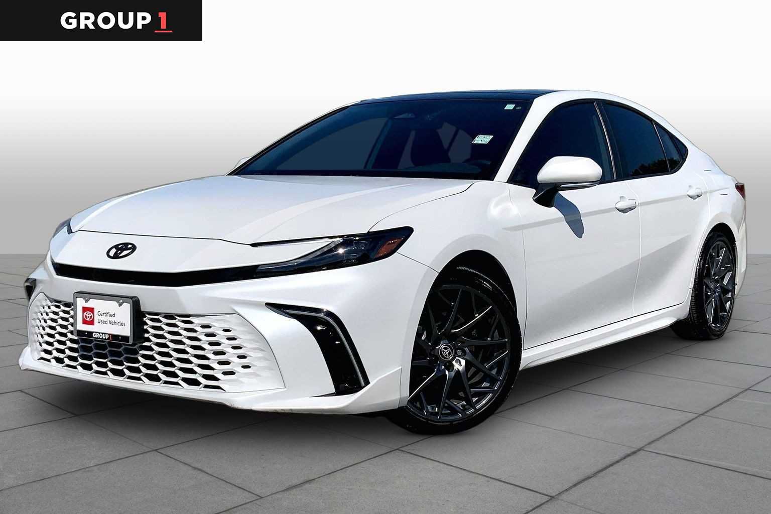 Used 2025 Toyota Camry XSE FWD image 1
