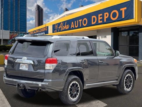 Used 2013 Toyota 4Runner SR5 AWD/4WD image 5