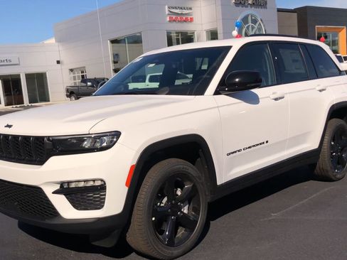 New 2025 Jeep Grand Cherokee Limited w/ Black Appearance Package image 4