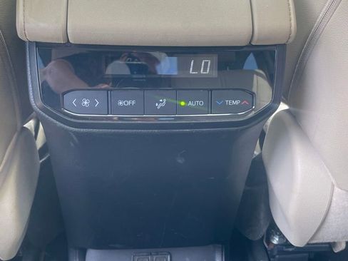 Used 2023 Toyota Highlander XLE FWD image 24