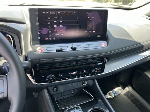 Certified 2026 Nissan Rogue SL FWD image 9