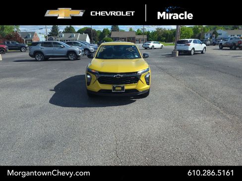 Used 2024 Chevrolet Trax RS w/ Sunroof Package FWD image 1