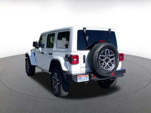 Used 2025 Jeep Wrangler Sahara image 11
