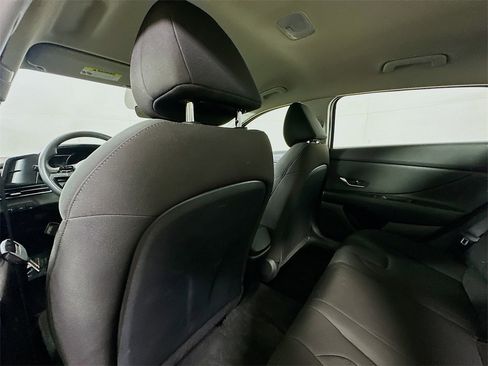 Used 2022 Hyundai Elantra SEL image 12
