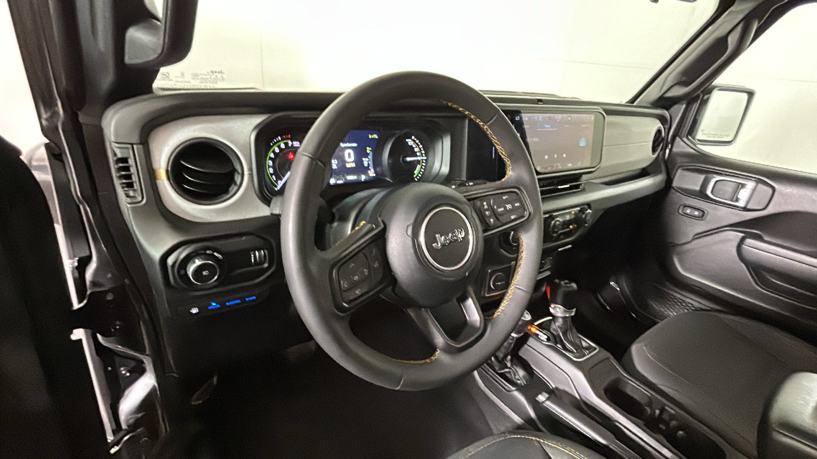 Used 2024 Jeep Wrangler Unlimited w/ Convenience Group AWD/4WD image 16