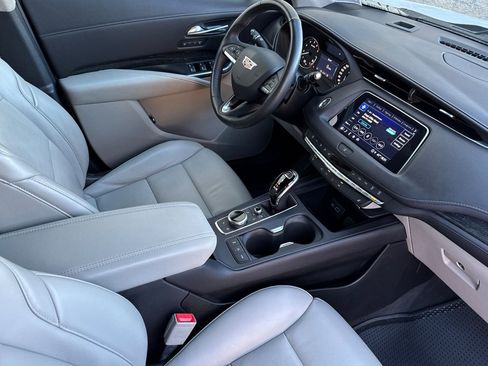 Certified 2022 Cadillac XT4 Premium Luxury w/ Enhanced Visibility Package image 17