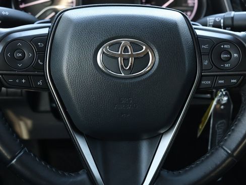 Used 2021 Toyota Camry SE image 18