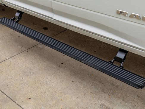 Used 2025 RAM 3500 Laramie image 13